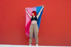 Ciência Revela Conexões Genéticas com 40% de Influência Genética no Comportamento Bissexual e 60% Social